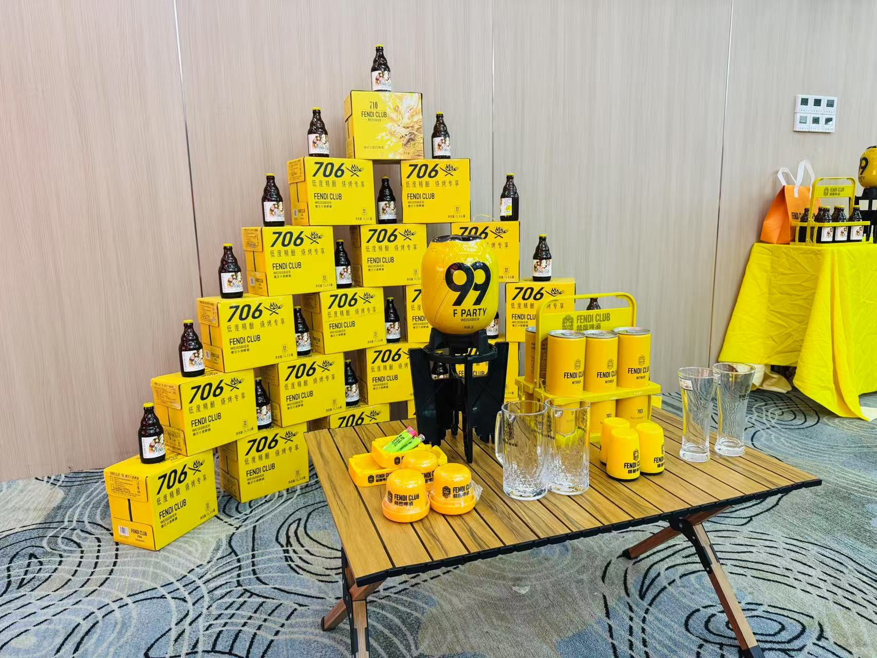 夏日炎炎，来杯冰爽FENDI CLUB精酿啤酒解解渴吧！ 
